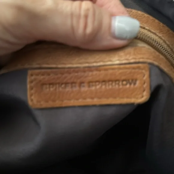 Elegant Tan Leather Shoulder Bag - Picture 3 of 5